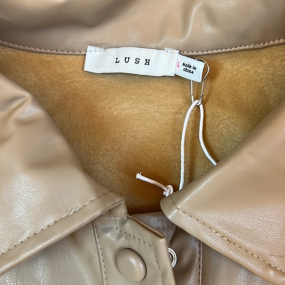 Lush Sherpa Button Front Top Size Large NWT - Picture 2 of 6